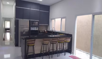 Casa térrea 3 dormitórios no centro!