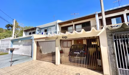 Casa com 3 quartos à venda na Rua Glauber Rocha, 192, Uberaba, Curitiba por R$ 549.900