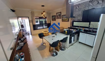 Casa com 2 quartos à venda na Rua Benedito Pinheiro Bueno, 62, Centro, Bom Jesus dos Perdões por R$ 395.000