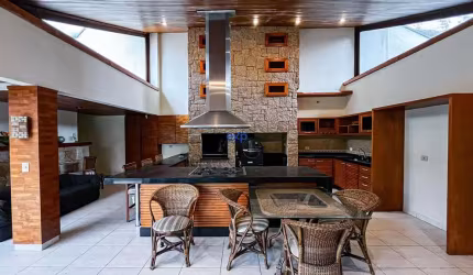 Casa com 3 quartos à venda na Rua Carlos Razera, 326, Vista Alegre, Curitiba por R$ 2.600.000
