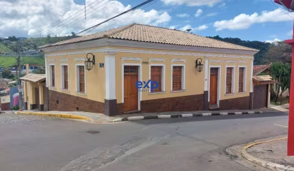 Casa comercial para alugar na Dirce Fiorellini Badari, 12970000, Centro, Piracaia por R$ 6.800