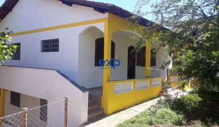Casa com 3 quartos à venda na Silvestre Ferraz, 5, Centro, São Lourenço por R$ 750.000