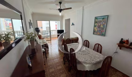 Muito conservado, com suite de empregado, em rua arborizada