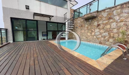 Linda cobertura com espaço gourmet e piscina.