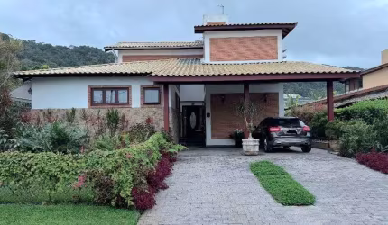 Casa no Granville, 4 Suítes, Piscina e Churrasqueira