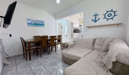 Apartamento na Enseada, 2 quartos, 1 vaga, 3 quadras da praia