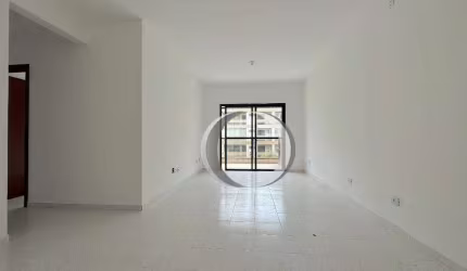 Apartamento a Venda na praia da Enseada, prédio imponente, lazer, 2 vagas na garagem