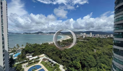 Apartamento totalmente reformado e decorado, com linda vista para o mar, com 2 vagas de garagem e vaga náutica