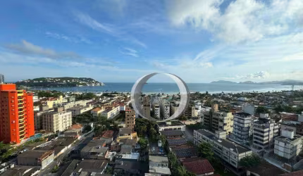 Apartamento totalmente reformado com linda vista para o mar, 2 vagas de garagem