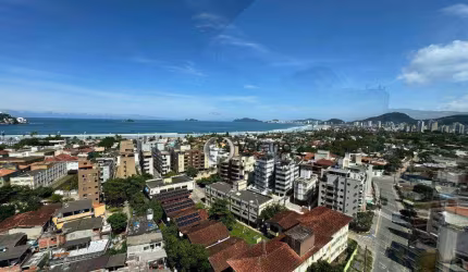 Apartamento totalmente reformado, com linda vista para o mar, 2 vagas de garagem e lazer completo.
