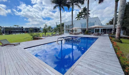 Casa a venda na Marina Guarujá com vaga para barcos de até 100 pés, piscina, espaço gourmet e 2 saunas