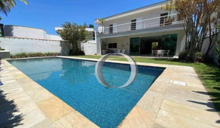 Casa recem reformada com 4 quartos sendo 2 suítes piscina e churrasqueira, na praia do Pernambuco