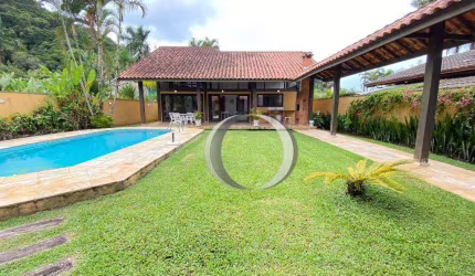 Casa térrea em condomínio fechado com 4 quartos sendo 1 suíte, localiazado na paraia do Pernambuco