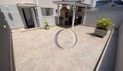 Cobertura Pnthouse com 2 quartos sendo 1 suíte, churrasqueira privativa e solarium, localizada na praia da Enseada
