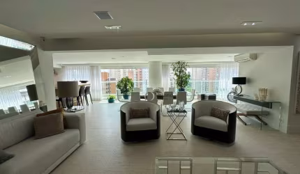 Apartamento de 3 suítes em Moema