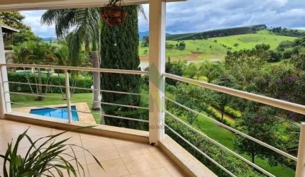 Linda Chácara à Venda Pé na Água em Piracaia - Condomínio Fechado