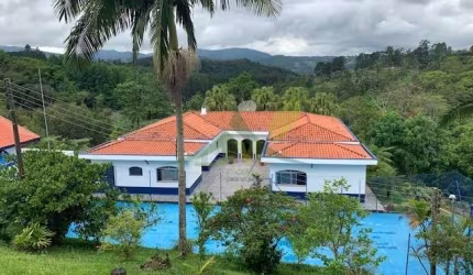 Chácara em Atibaia 7400mil m² estilo colonial em loteamento