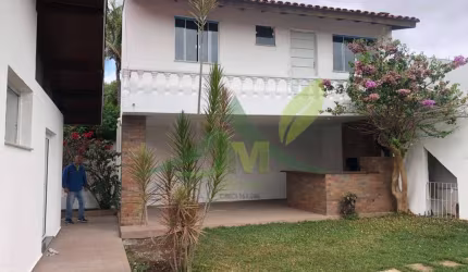 Oportunidade Casa Térrea reformada localizada na Região da Lucas