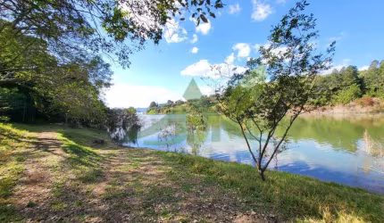 Sítio à beira da represa em Piracaia: Um refúgio de tranquilidade e beleza