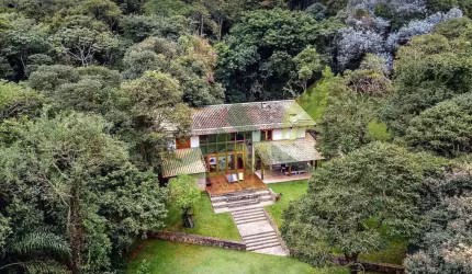 Sítio de Montanha à Venda em Atibaia-SP: 42.000m² de Natureza e Conforto
