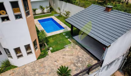 Encantadora propriedade À Venda no Clube da Montanha em Atibaia SP
