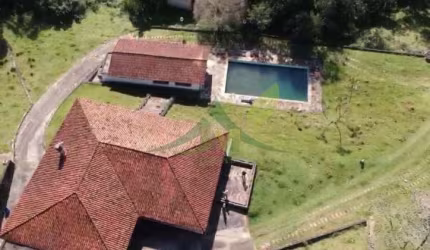 Sítio Encantador à Venda em Piracaia - Perímetro Urbano