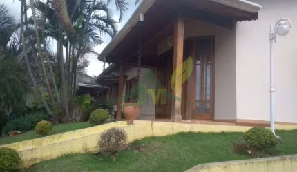 Encante-se: Residência Espetacular no Condomínio Flamboyant Atibaia