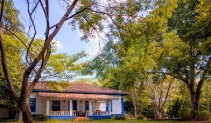 Fazenda  de 1780: Experiência Única de Viver no Passado com Conforto