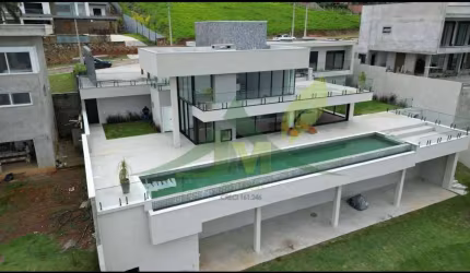 Viva o Luxo à Beira da Represa em Joanópolis com essa Casa à Venda