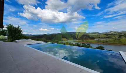 Chácara com Vista Deslumbrante para a Represa em Piracaia-SP