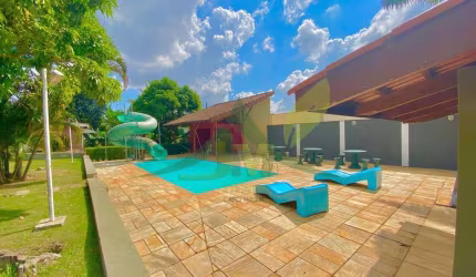 Chácara à Venda em Atibaia: 3582,16m² de Terreno e 390,76m² de AC