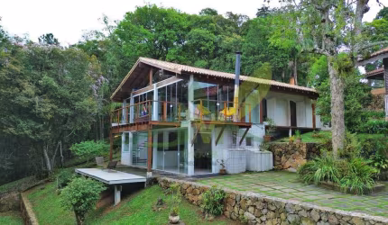 Linda casa de vidro à venda no Clube da Montanha, em Atibaia