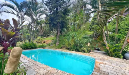 Chácara Exclusiva em Atibaia: 5.000 m² de Natureza, Piscina e Área Gourmet