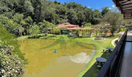 Chácara à venda em Jarinu-SP com 12.100 m², piscina, lago e salão de festas