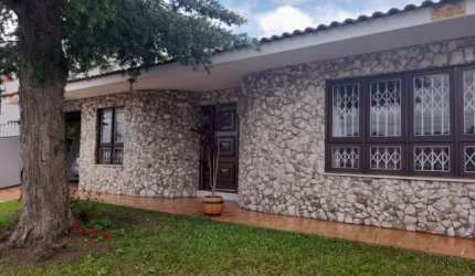 Sobrado à venda em Curitiba, Uberaba, com 3 quartos, 200m²