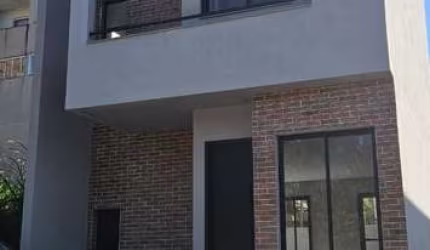 Sobrado com 2 quartos, 120m², à venda em Curitiba, Santa Cândida