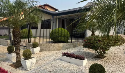 Casa térrea  em São José dos Pinhais, Afonso Pena.