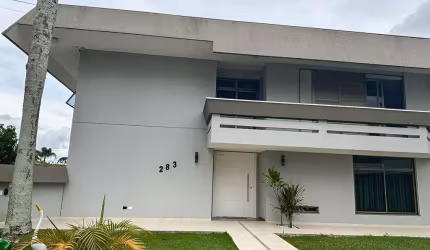 Casa no Jardim Social  alto Padrão - 6 Quartos, 4 Suítes, Piscina e Amplo Terreno