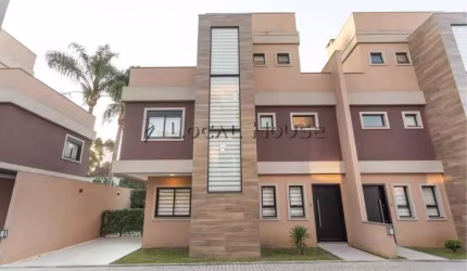 Sobrado à venda em Curitiba, Uberaba, com 3 quartos, 128m²