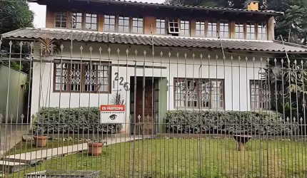 Residência Ampla com Edícula e Quintal no Jardim Querência II – Barreirinha, Curitiba