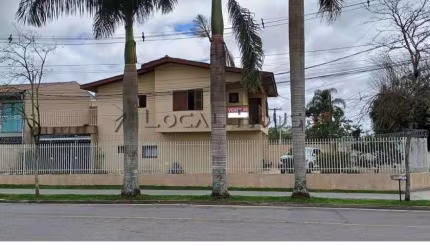 Sobrado à venda em Pinhais, Centro, com 3 quartos, 200m²