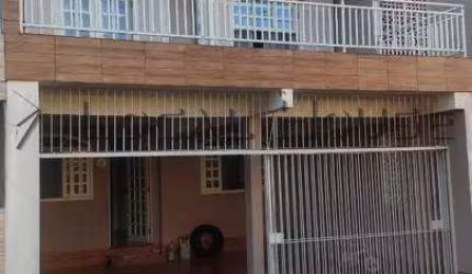 Sobrado à venda em Curitiba, Xaxim, com 3 quartos, 130m²