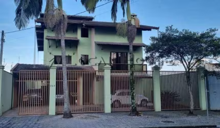 Sobrado à venda em Pinhais, Weissópolis, com 4 quartos, 410m²