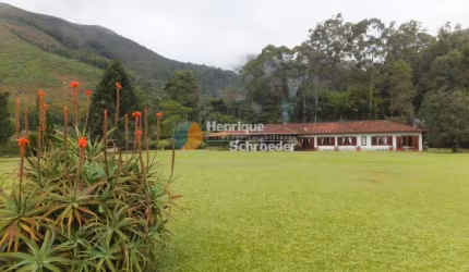 Sítio 25.000 m2, Quebra-Frascos, Casarão c/ 4 Quartos, Piscina, Tênis, Riacho