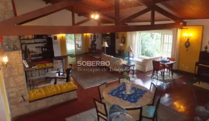 Sítio próximo a Teresópolis, com lago, casarão e 5 chalés totalizando 12 quartos e 5 cozinhas; quadra de tênis,