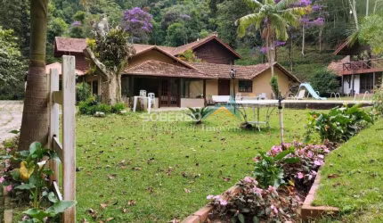Sítio com 9 quartos sendo eles 7 Suítes, Piscina, Área Gourmet - Campanha, Teresópolis