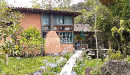 Sítio com Cachoeira e Piscina Natural, 6 suítes, Albuquerque, Teresópolis, RJ