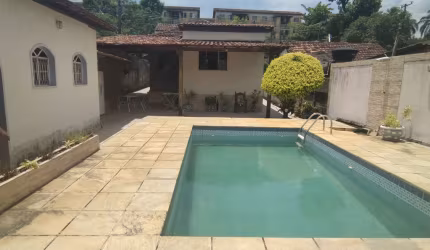 Ótima casa de três quartos com piscina no bairro Vila Jardim