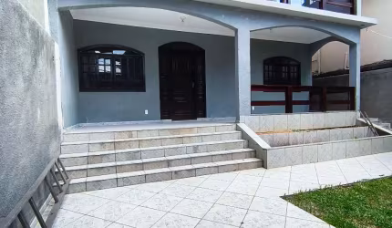 Casa duplex ampla com 03 quartos no Bairro Oiticica
