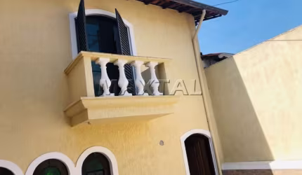 Sobrado à venda no Imirim com 2 dormitórios, sala 2 ambientes, cozinha com armários e 1 vaga.